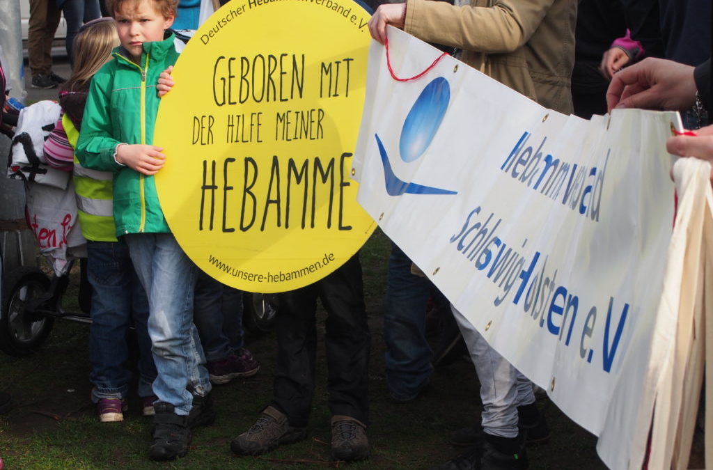 Hunderte junger Mütter und Väter heute in Eckernförde auf der Straße: Die Armut dieses Landes wurde mehr als deutlich